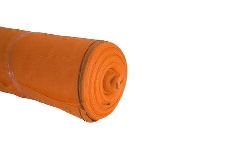 Een oranje rol steigernet die vanuit de linkerkant komt.
