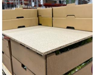 Spaanplaten op een pallet