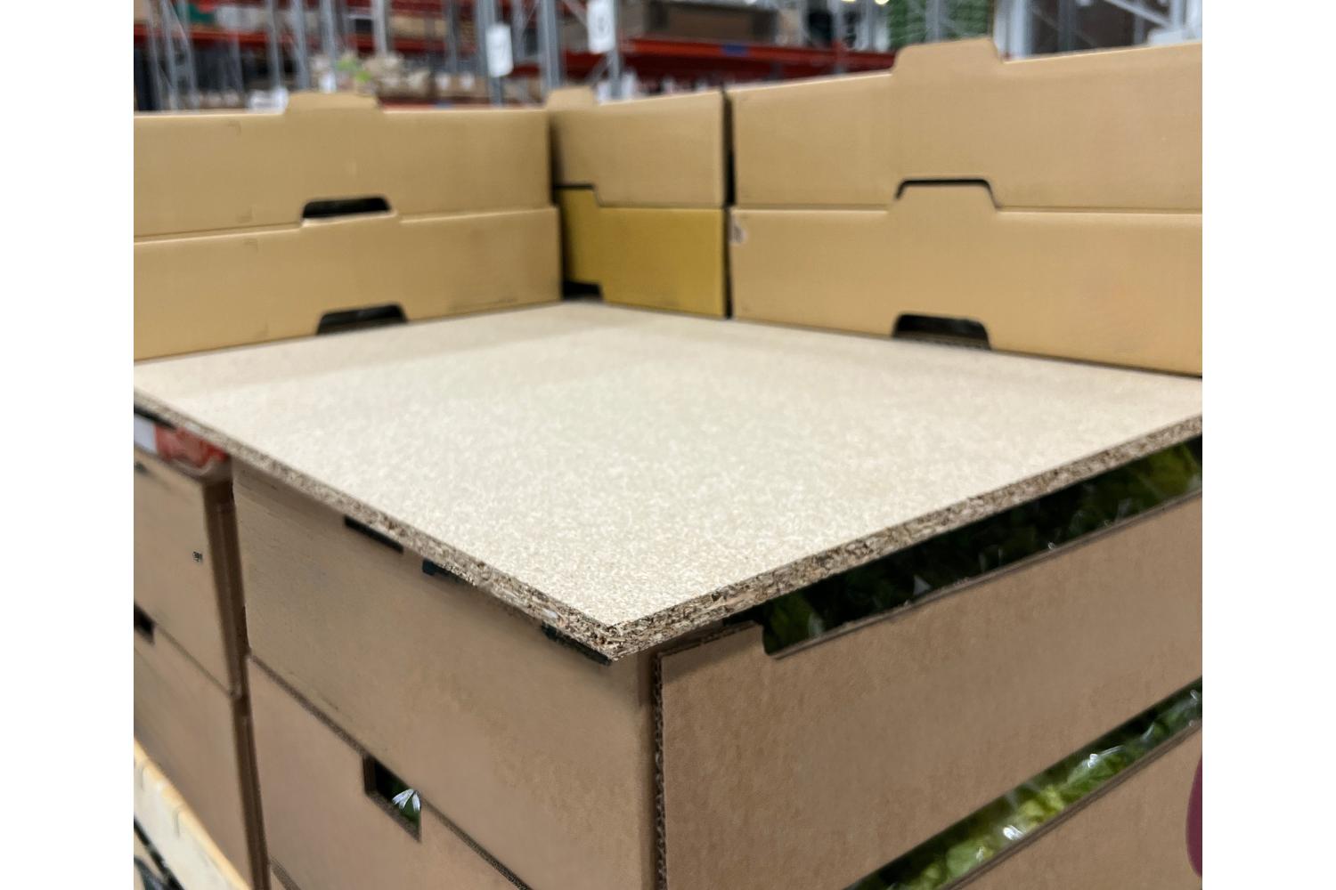 Spaanplaten op een pallet